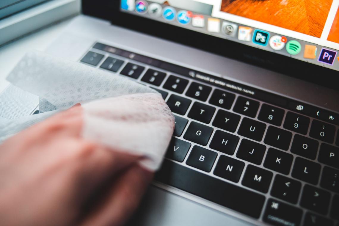 cleaning keyboard